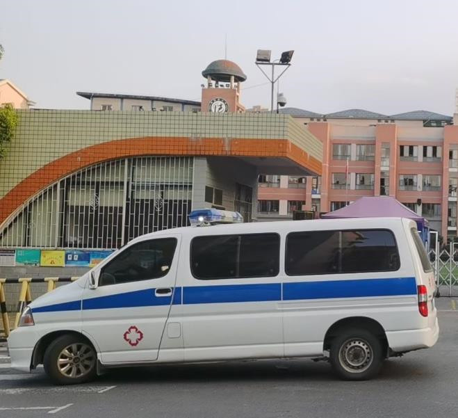 双桥救护车出租护送骨折病人一公里多少钱